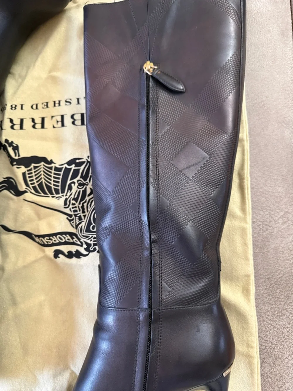 Burberry Black Leather Knee-High Stiletto Boots with Signature Check Texture - Picture 7 of 16